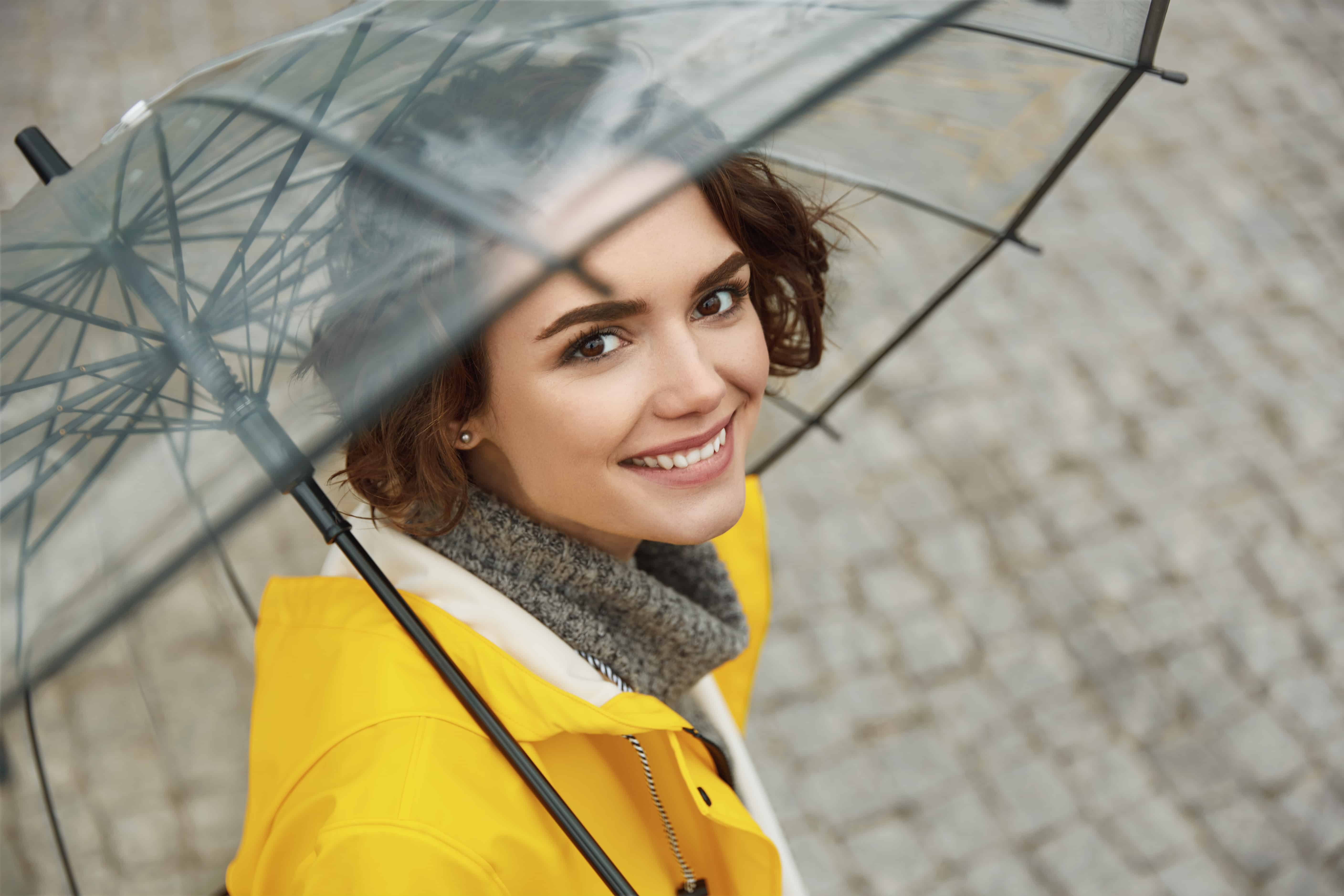 Femme sous la pluie